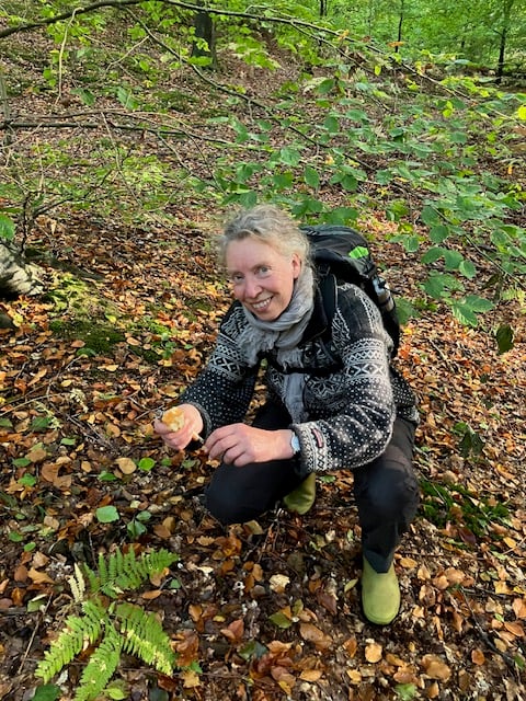 Sanketossen alias Mette Maulitz på svampejagt. Foto Mette Maulitz Sanketossen alias Mette Maulitz på svampejagt. Foto Mette Maulitz