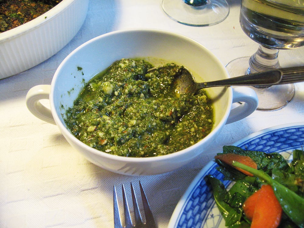 Rå brændenældepesto. Foto Mette Maulitz